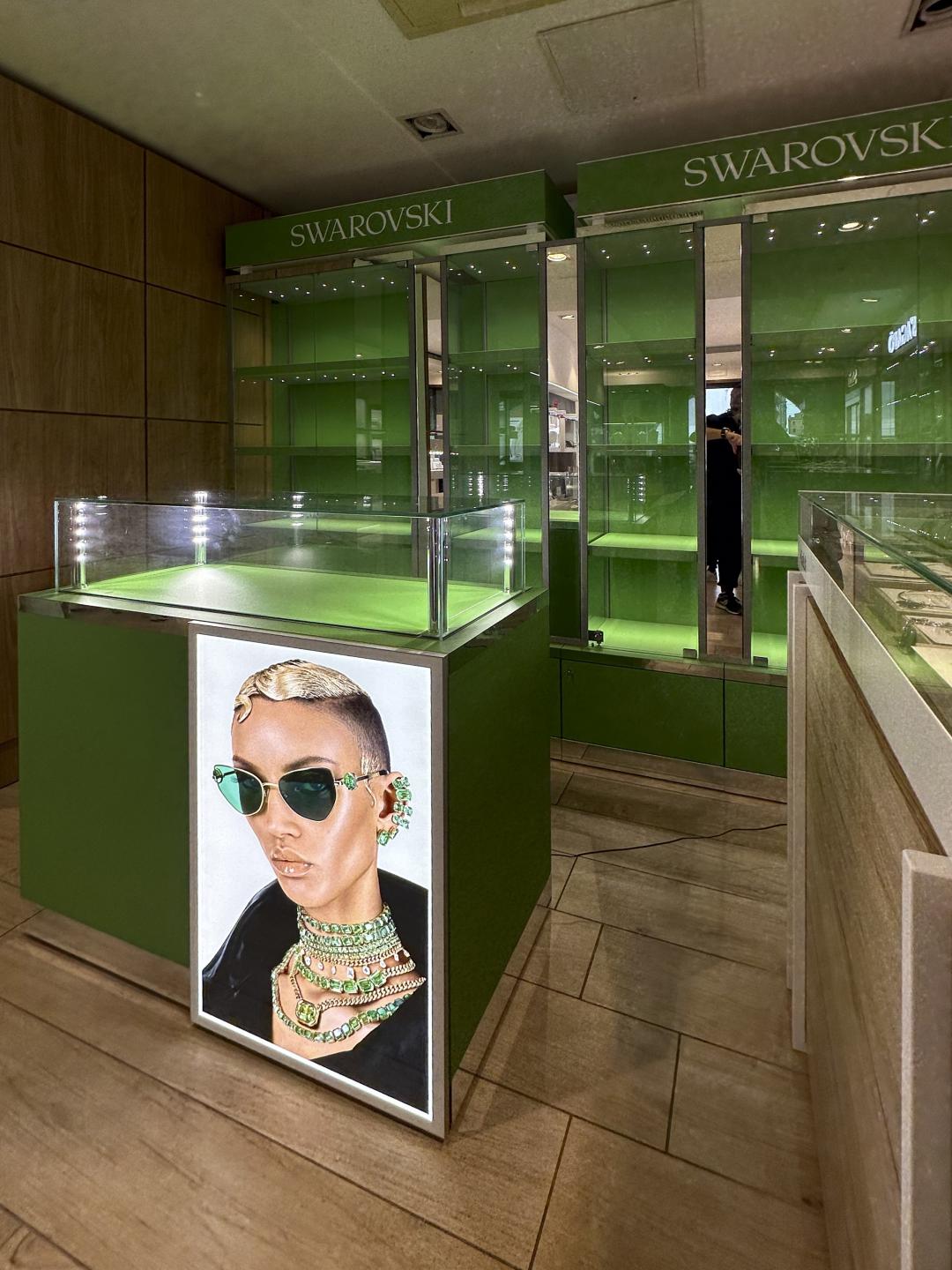 2022 SWAROVSKI 000071 copia