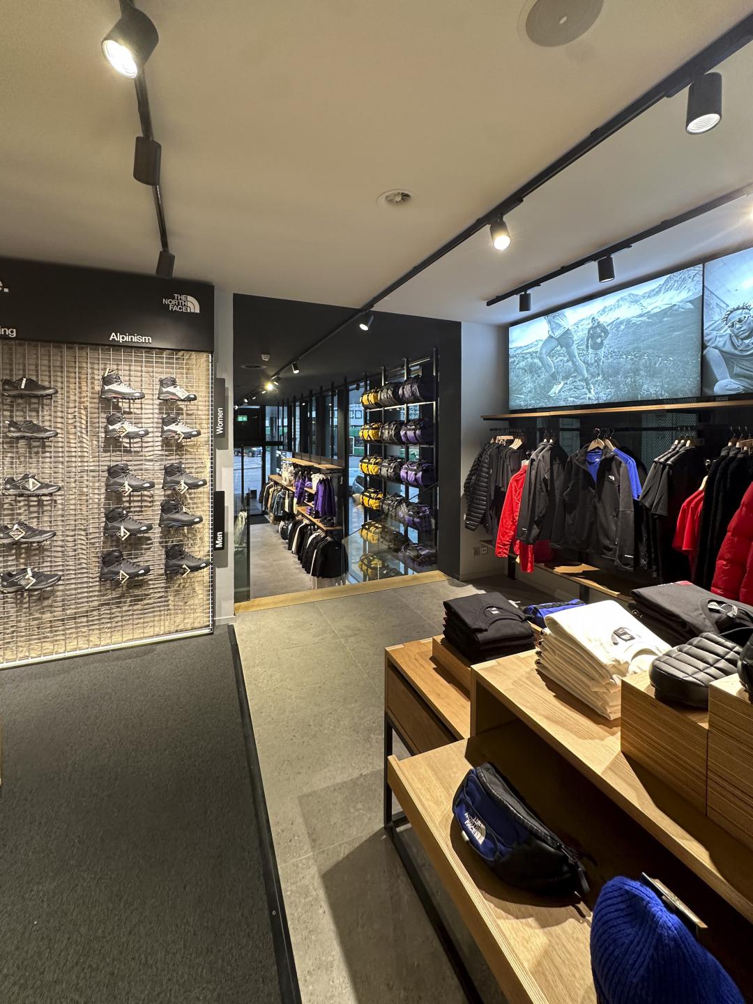 2024 THE NORTH FACE0303 copia